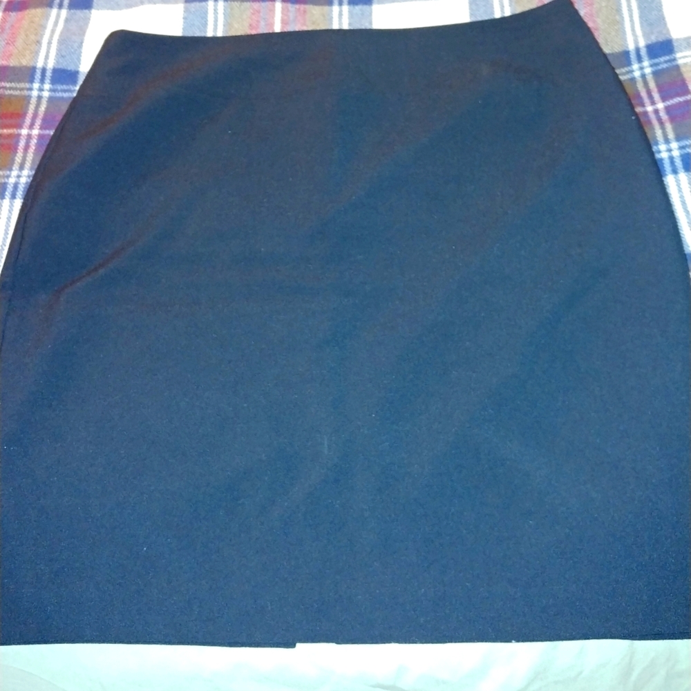 Staple work skirt